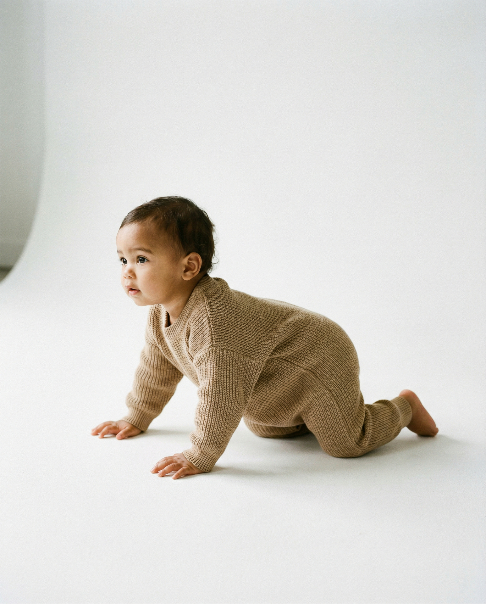 Baby crawling oatmeal knit